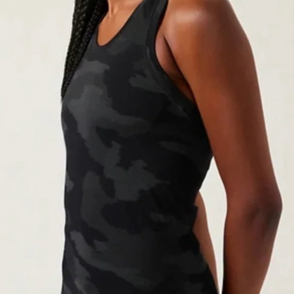 Black camo Athleta tank size XS.